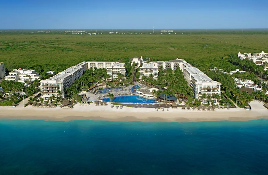 Dreams Riviera Cancun Resort & Spa family-friendly all-inclusive resort with white sand beach, tropical pools, and lush gardens in Puerto Morelos.