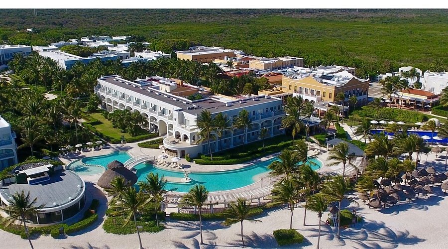 Dreams Tulum Resort & Spa beachfront all-inclusive resort with Caribbean views, white sand beach, and family-friendly amenities on the Riviera Maya.