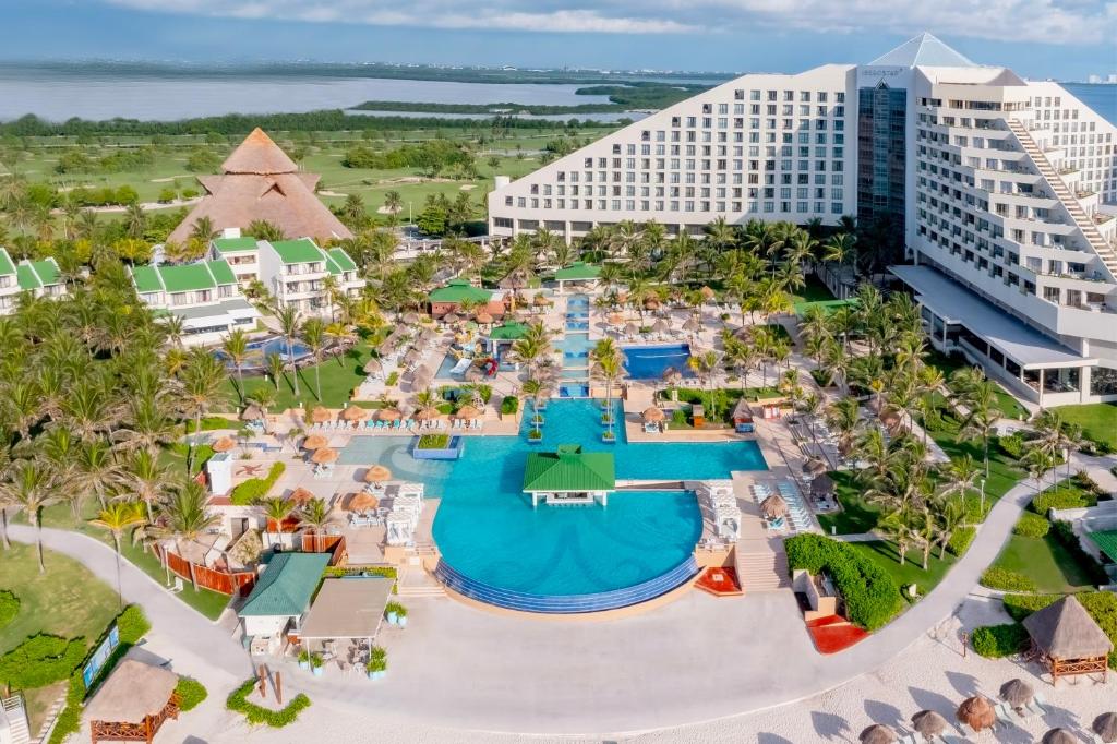 Iberostar Selection Cancun luxury beachfront all-inclusive resort in Cancun Hotel Zone with pristine beach, multiple pools, and upscale amenities.