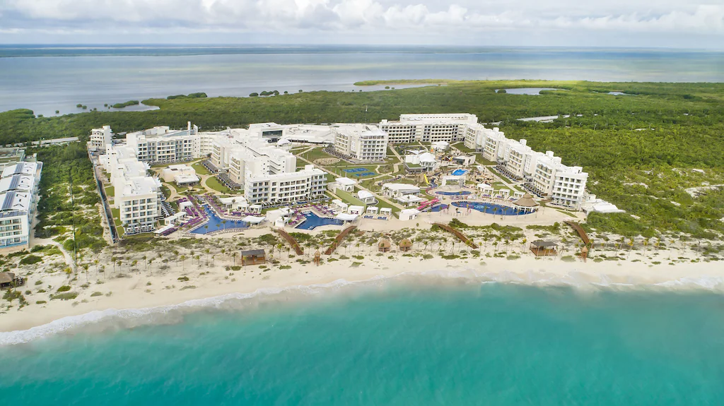 Planet Hollywood Cancun all-inclusive resort with Hollywood glamour theme, beachfront pools, entertainment, and Costa Mujeres location.